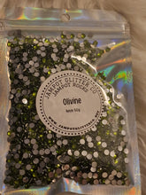 Load image into Gallery viewer, Olivine 4mm 50g bag
